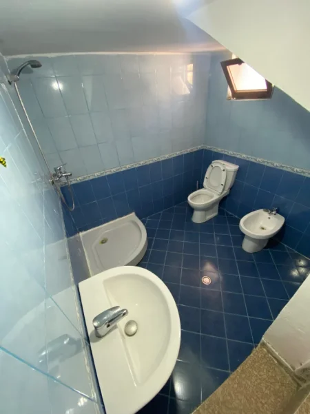 Tirane, jepet me qera shtepi 1+1+Ballkon Kati 1, 60 m² 270 € 