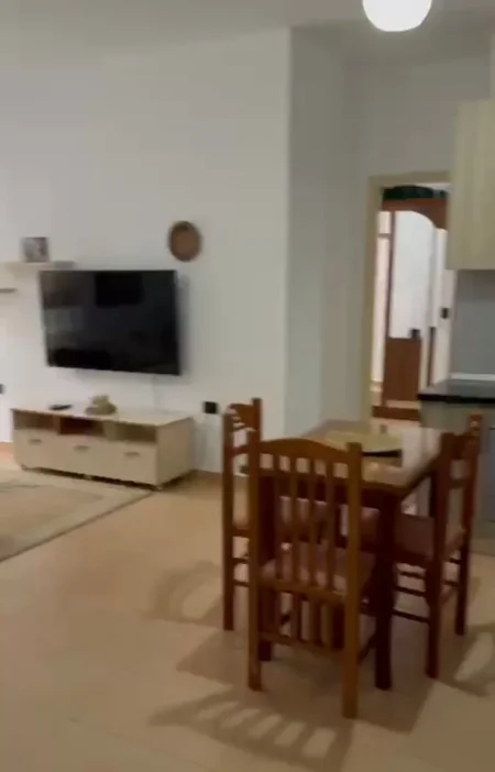 Tirane, jepet me qera apartament 2+1+Ballkon Kati 3, 100 m² 450 € 