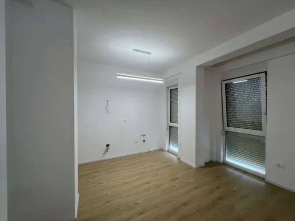 Tirane, jepet me qera Vile Dublex Kati 1, 260 m² 1.300 € (kompleksi Aba)