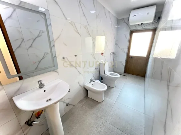 Tirane, shitet hotel Kati 6, 330 m² (Sheshi skenderbej)