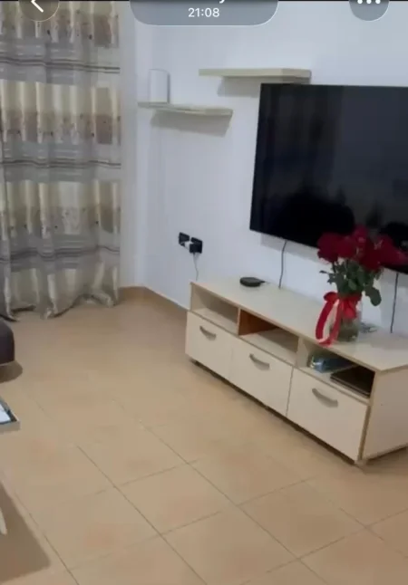 Tirane, jepet me qera apartament 2+1 Kati 4, 85 m² 450 € 