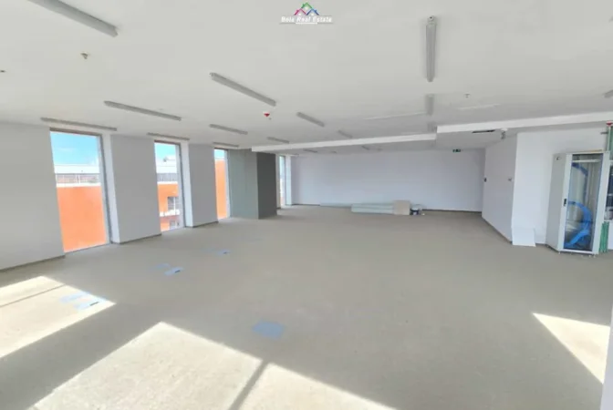 Tirane, jepet me qera zyre Kati 17, 500 m² 21.000 € (rruga elbasanit)