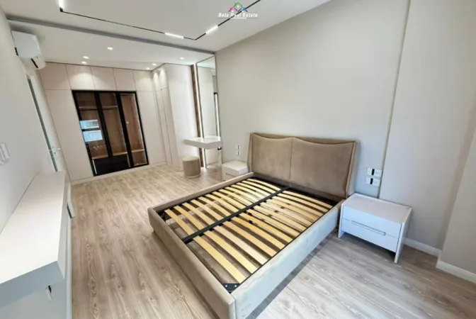 Tirane, jepet me qera apartament 2+1 Kati 4, 106 m² 850 € (Rruga Xhanfize Keko)