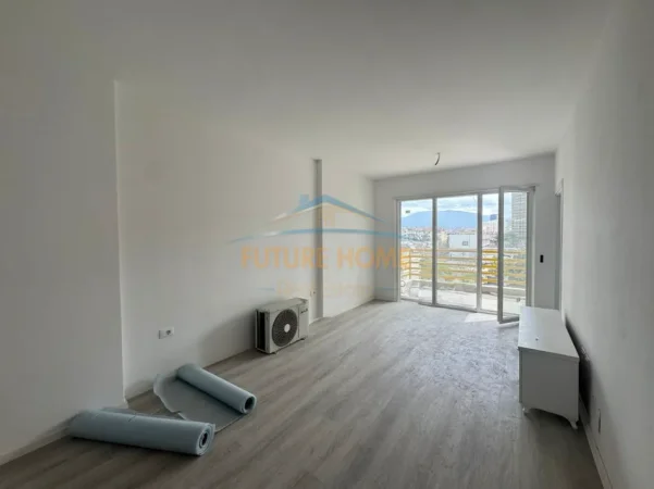 Tirane, jepet me qera apartament 1+1 Kati 4, 60 m² 550 € (Kompleksi E-88, Rruga Dritan Hoxha)