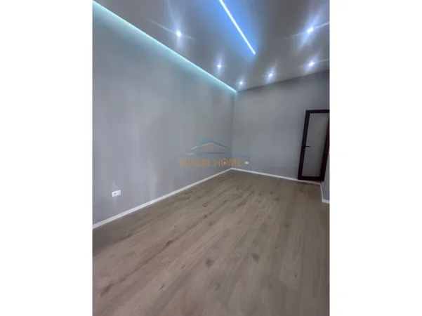 Tirane, jepet me qera dyqan Kati 0, 26 m² 500 € (Rruga Kongresi i Manastirit)