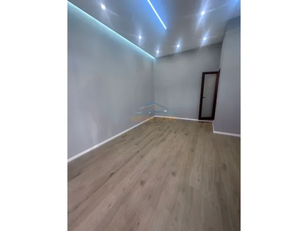 Tirane, jepet me qera dyqan Kati 0, 26 m² 500 € (Rruga Kongresi i Manastirit)