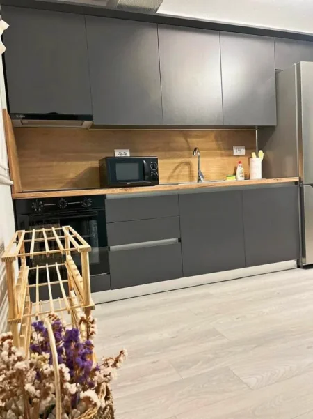 Tirane, jepet me qera apartament 1+1+Ballkon Kati 3, 62 m² 670 € (rruga e durresit)