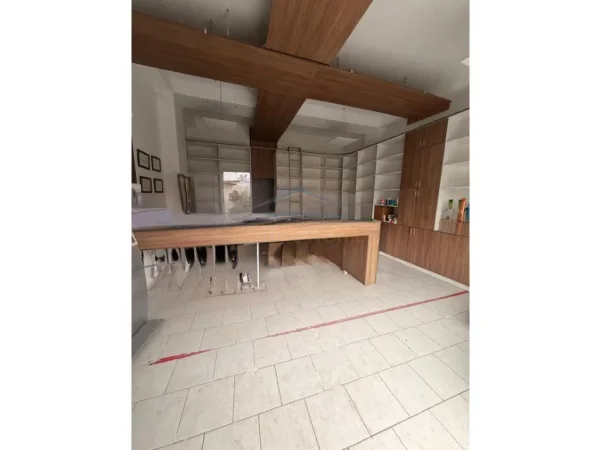 Tirane, jepet me qera ambjent biznesi Kati 0, 48 m² 400 € (Rruga Pjetër Budi)