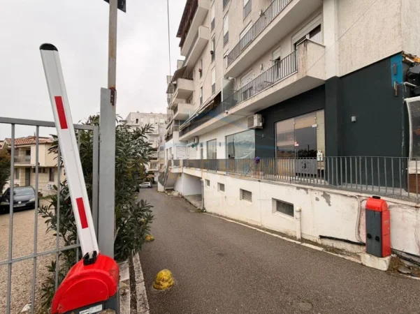 Tirane, jepet me qera ambjent biznesi Kati 0, 48 m² 400 € (Rruga Pjetër Budi)