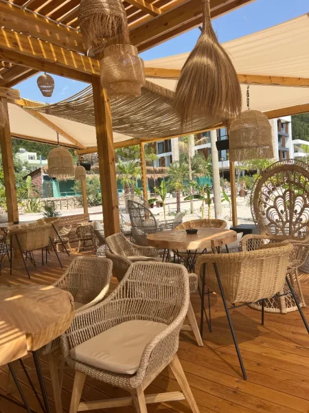 Vlore, njoftim Okazion: Shiten shezllone, cadra e tavolina per beach bar