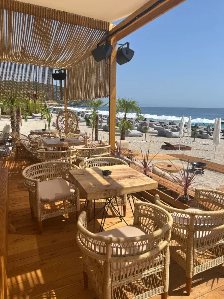Vlore, njoftim Okazion: Shiten shezllone, cadra e tavolina per beach bar