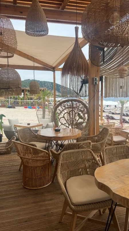 Vlore, njoftim Okazion: Shiten shezllone, cadra e tavolina per beach bar