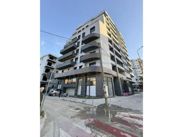 Tirane, jepet me qera ambjent biznesi Kati 0, 105 m² 800 € (Unaza e Re.)
