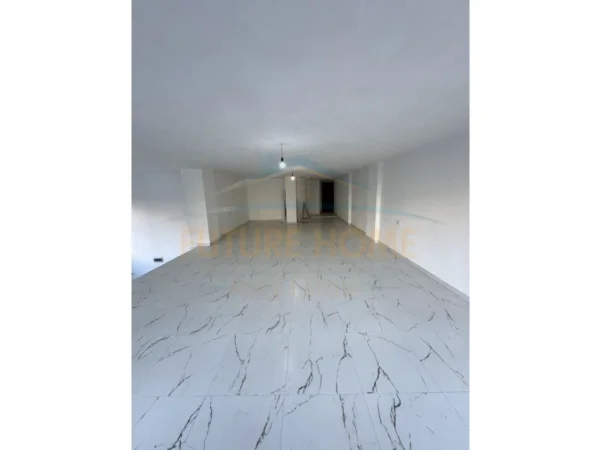 Tirane, jepet me qera ambjent biznesi Kati 0, 105 m² 800 € (Unaza e Re.)