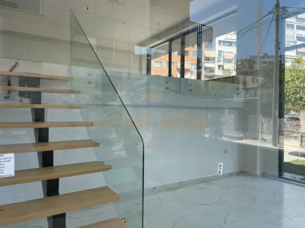 Tirane, jepet me qera ambjent biznesi Kati 0, 105 m² 800 € (Unaza e Re.)