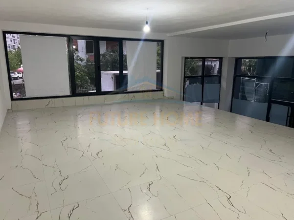 Tirane, jepet me qera ambjent biznesi Kati 0, 105 m² 800 € (Unaza e Re.)