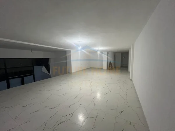 Tirane, jepet me qera ambjent biznesi Kati 0, 105 m² 800 € (Unaza e Re.)