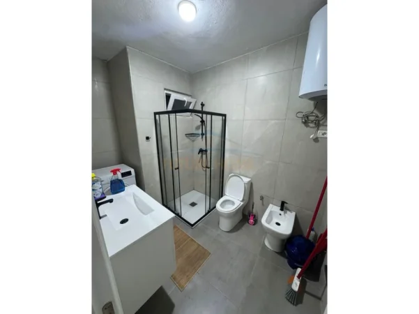Tirane, jepet me qera apartament 2+1 Kati 8, 80 m² 500 € (5 Maj)