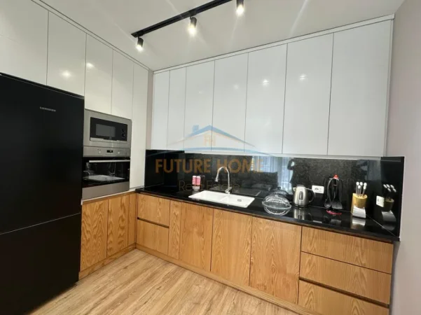 Tirane, jepet me qera apartament 1+1 Kati 9, 58 m² 700 € (Kontakti)