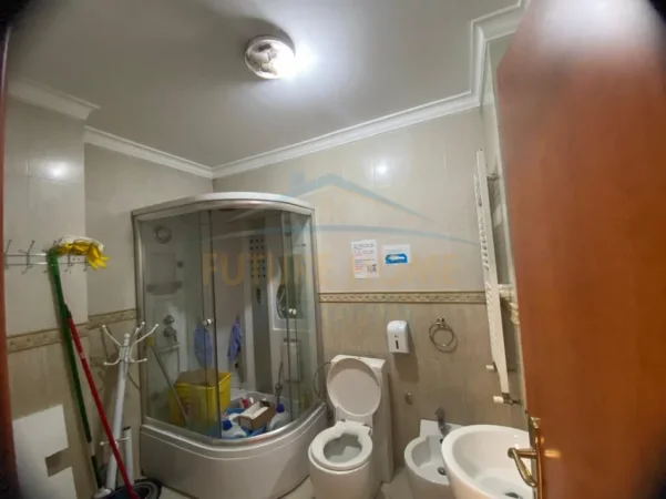 Tirane, jepet me qera ambjent biznesi Kati 8, 70 m² 628 € (Myslym Shyri)