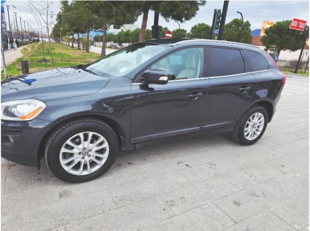 Tirane, shes makine Volvo XC60 Nafte, blu e errët automatik Klima 253.000 km 7.500 €