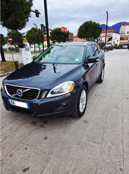 Tirane, shes makine Volvo XC60 Nafte, blu e errët automatik Klima 253.000 km 7.500 €