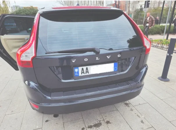 Tirane, shes makine Volvo XC60 Nafte, blu e errët automatik Klima 253.000 km 7.500 €