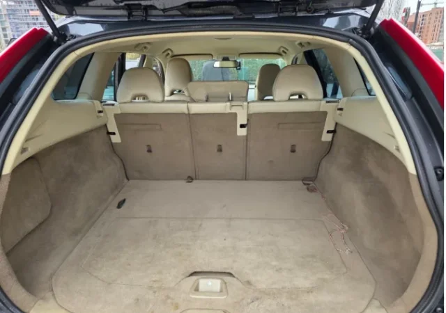 Tirane, shes makine Volvo XC60 Nafte, blu e errët automatik Klima 253.000 km 7.500 €