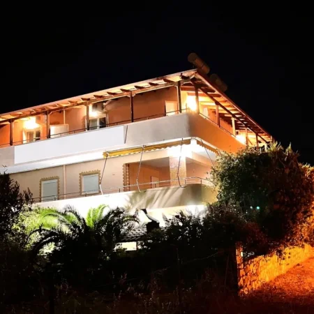 Sarande, shitet hotel , (Ksamil)