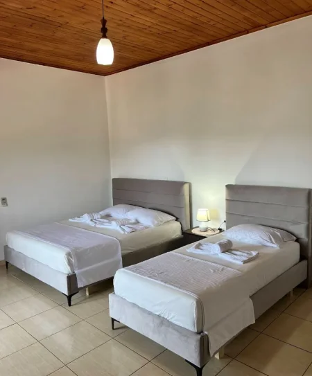 Sarande, shitet hotel , (Ksamil)