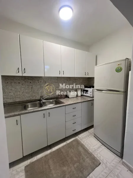 Tirane, jepet me qera apartament 2+1 Kati 4, 95 m² 450 € (Xhamllik)