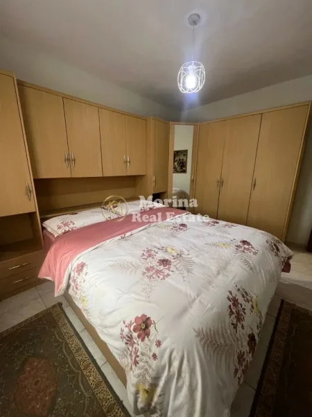 Tirane, jepet me qera apartament 2+1 Kati 4, 95 m² 450 € (Xhamllik)