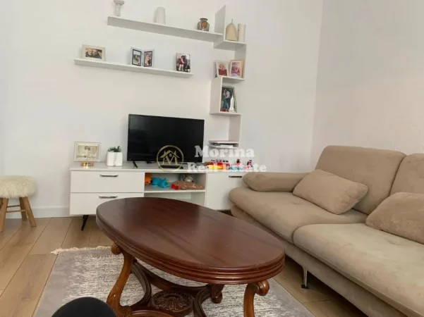 Tirane, jepet me qera ambjent biznesi Kati 2, 80 m² 480 € (Ali Demi)