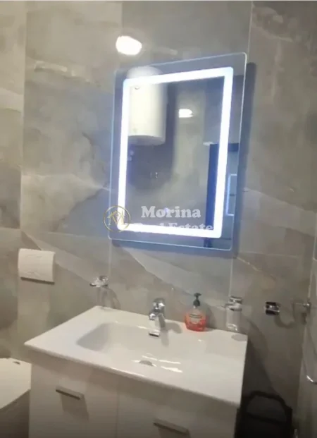 Tirane, jepet me qera apartament 1+1 Kati 2, 90 m² 650 € (Bulevardi Zogu i Pare)