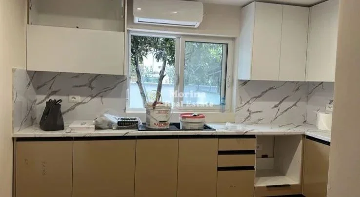 Tirane, jepet me qera apartament 1+1 Kati 1, 60 m² 500 € (QSUT)