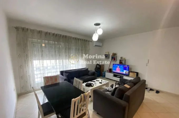 Tirane, jepet me qera apartament 1+1 Kati 7, 65 m² 450 € (Rruga 5 Maji)