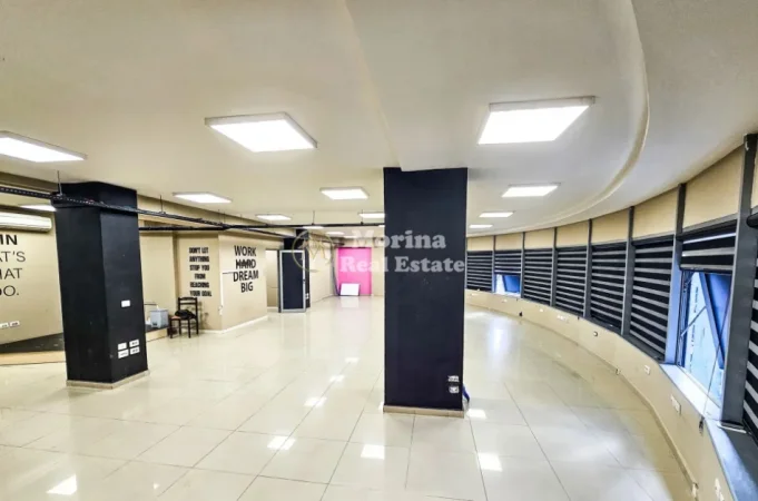 Tirane, jepet me qera ambjent biznesi Kati 5, 300 m² 3.000 € (Rruga e Dibrës)
