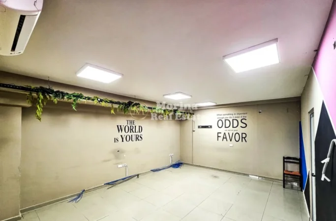 Tirane, jepet me qera ambjent biznesi Kati 5, 300 m² 3.000 € (Rruga e Dibrës)