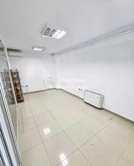Tirane, jepet me qera ambjent biznesi Kati 5, 300 m² 3.000 € (Rruga e Dibrës)