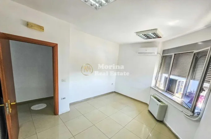 Tirane, jepet me qera ambjent biznesi Kati 5, 300 m² 3.000 € (Rruga e Dibrës)