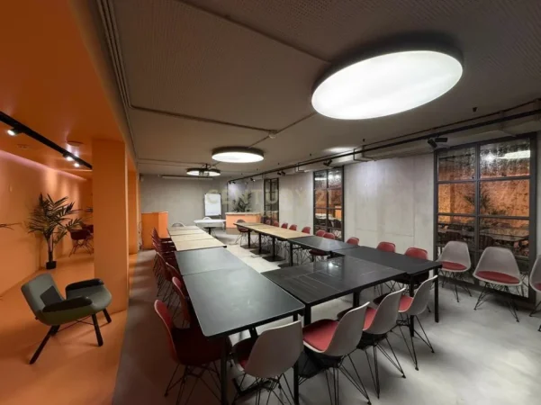 Tirane, jepet me qera ambjent biznesi Kati 1, 190 m² 3.325 € 