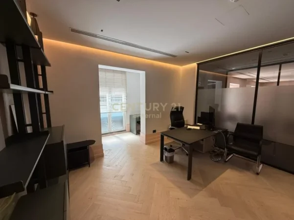 Tirane, jepet me qera ambjent biznesi Kati 1, 190 m² 3.325 € 