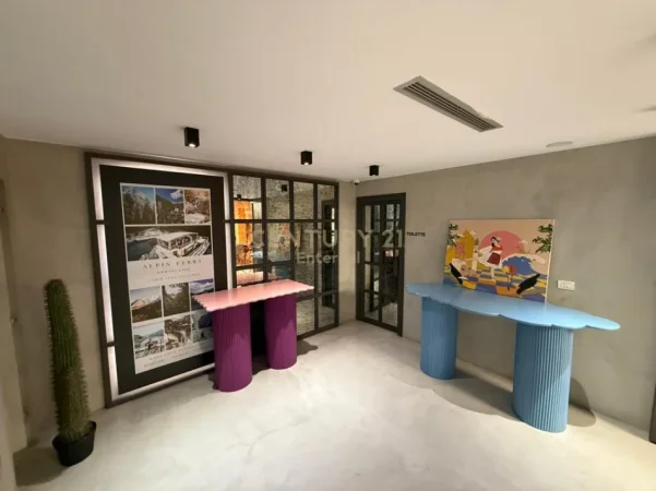 Tirane, jepet me qera ambjent biznesi Kati 1, 190 m² 3.325 € 