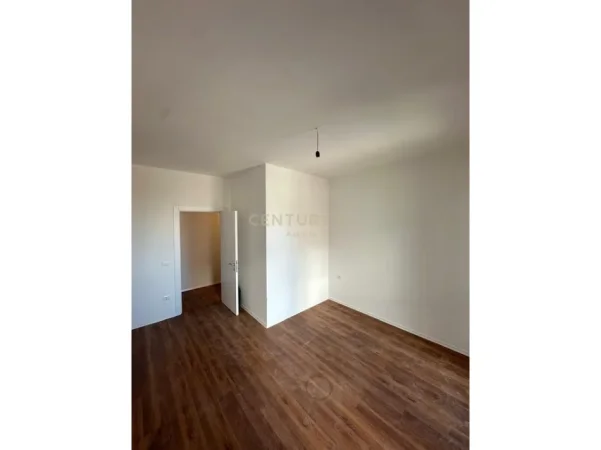 Tirane, shes apartament 1+1+Aneks+Ballkon Kati 5, 75 m² 142.900 € 