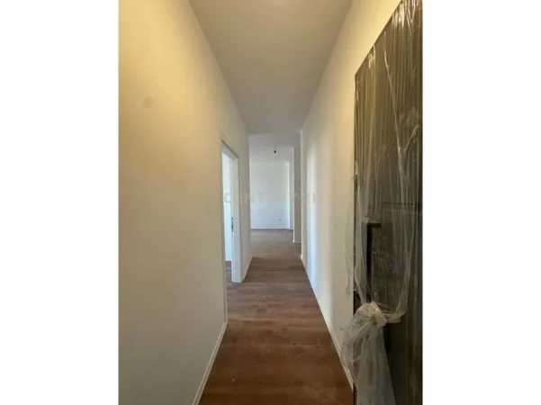 Tirane, shes apartament 1+1+Aneks+Ballkon Kati 5, 75 m² 142.900 € 