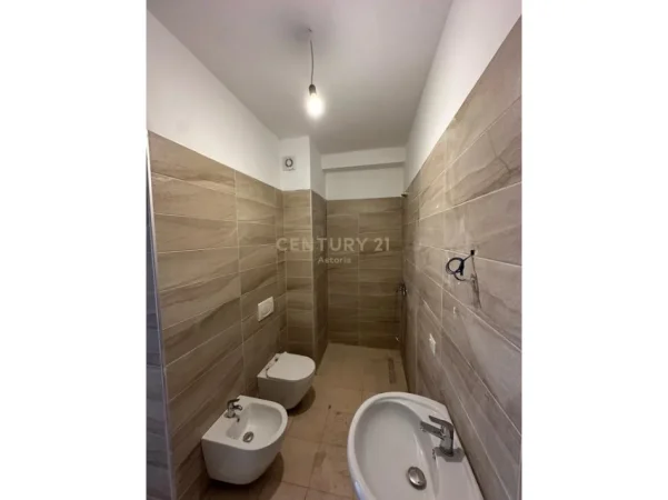 Tirane, shes apartament 1+1+Aneks+Ballkon Kati 5, 75 m² 142.900 € 