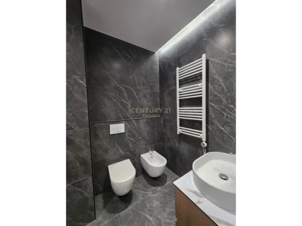 Tirane, shes apartament 2+1+Aneks+Ballkon Kati 3, 104 m² 205.000 € (Relux residence)