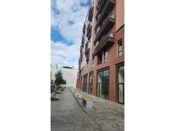 Tirane, jepet me qera ambjent biznesi Kati 2, 102 m² 1.300 € 