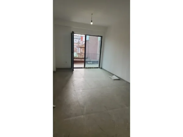 Tirane, jepet me qera ambjent biznesi Kati 2, 102 m² 1.300 € 