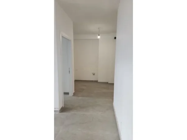 Tirane, jepet me qera ambjent biznesi Kati 2, 102 m² 1.300 € 